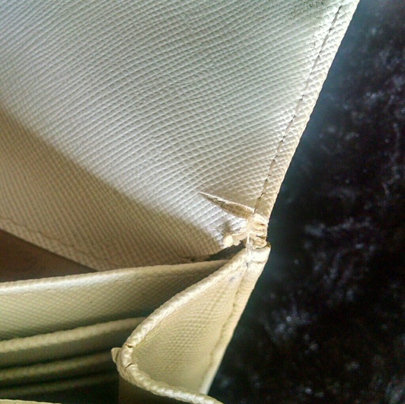 Michael Kors wallet. - Picture 6 of 8